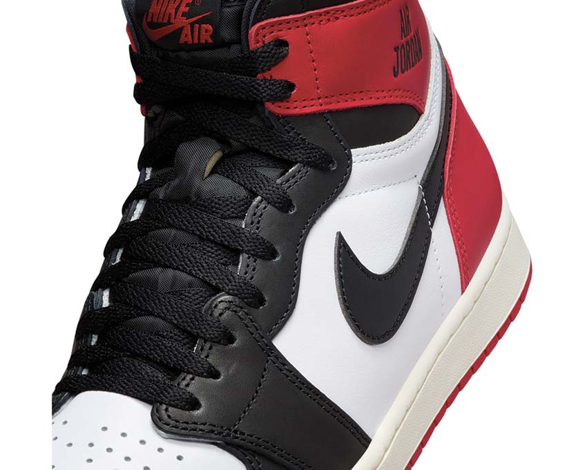 Jordan 1 | Retro High OG "Black Toe"